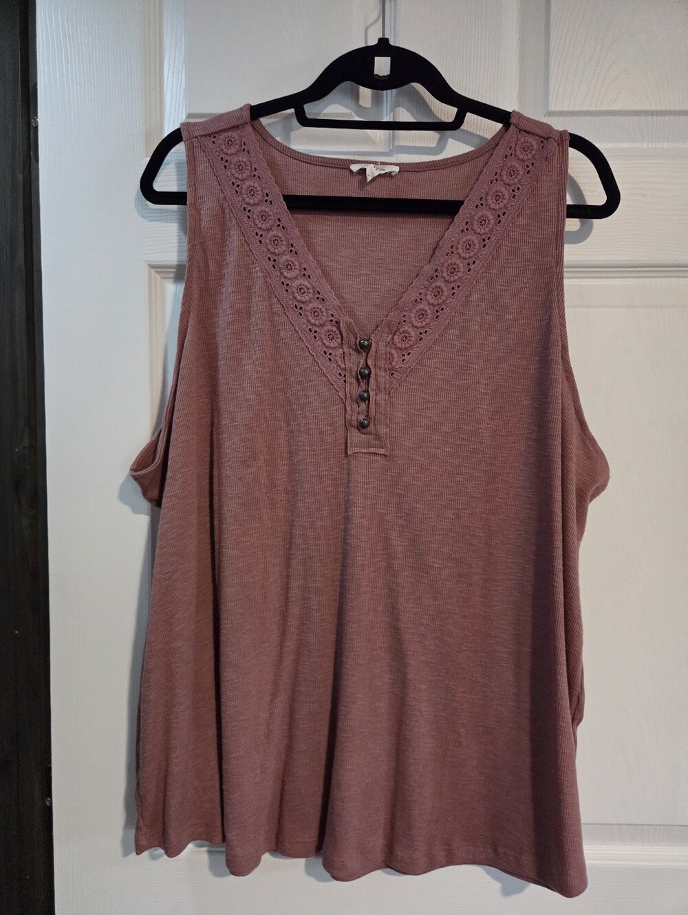 Women’s Sleeveless Lace-Trim Henley Top - Mauve Pink